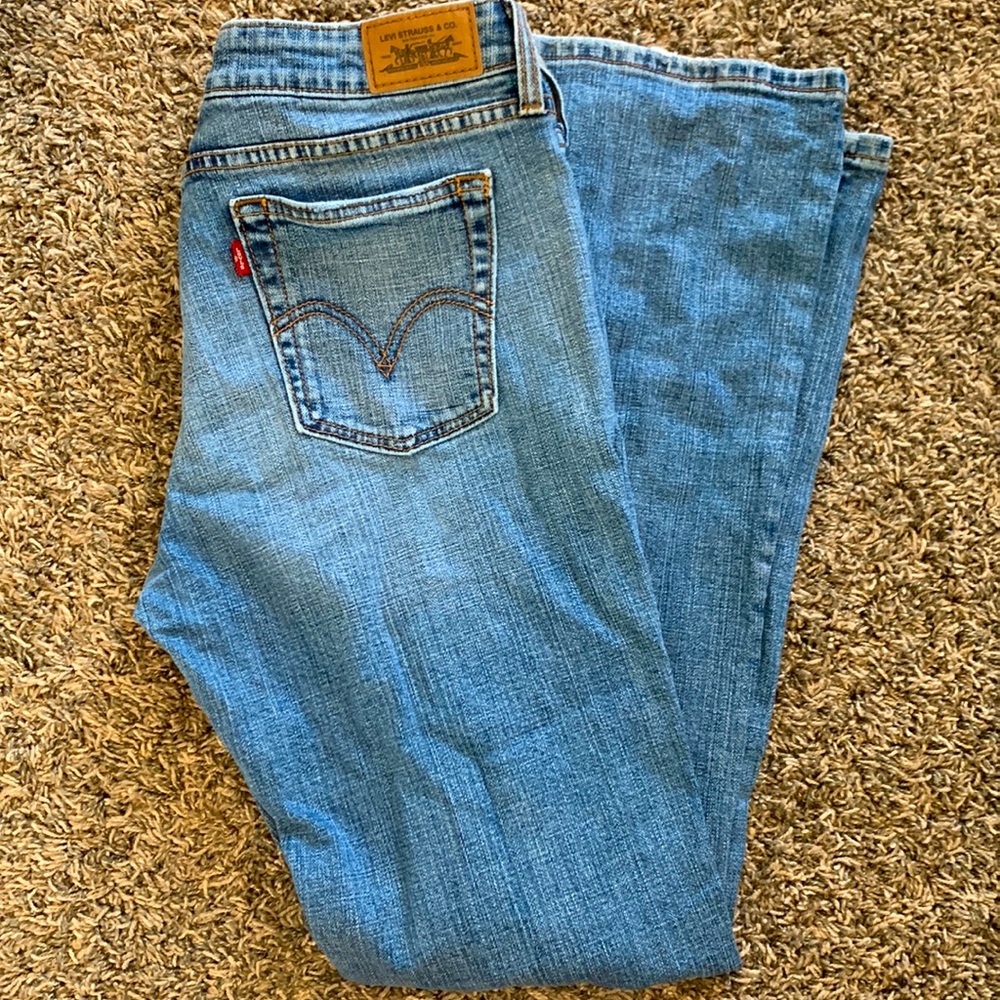Women’s low boot cut Levi’s size 10